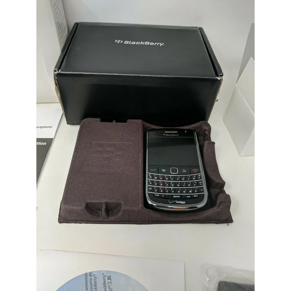 BlackBerry Bold 9650 3G Phone Bundle Verizon‎ in Original Box As Is Untested VTG